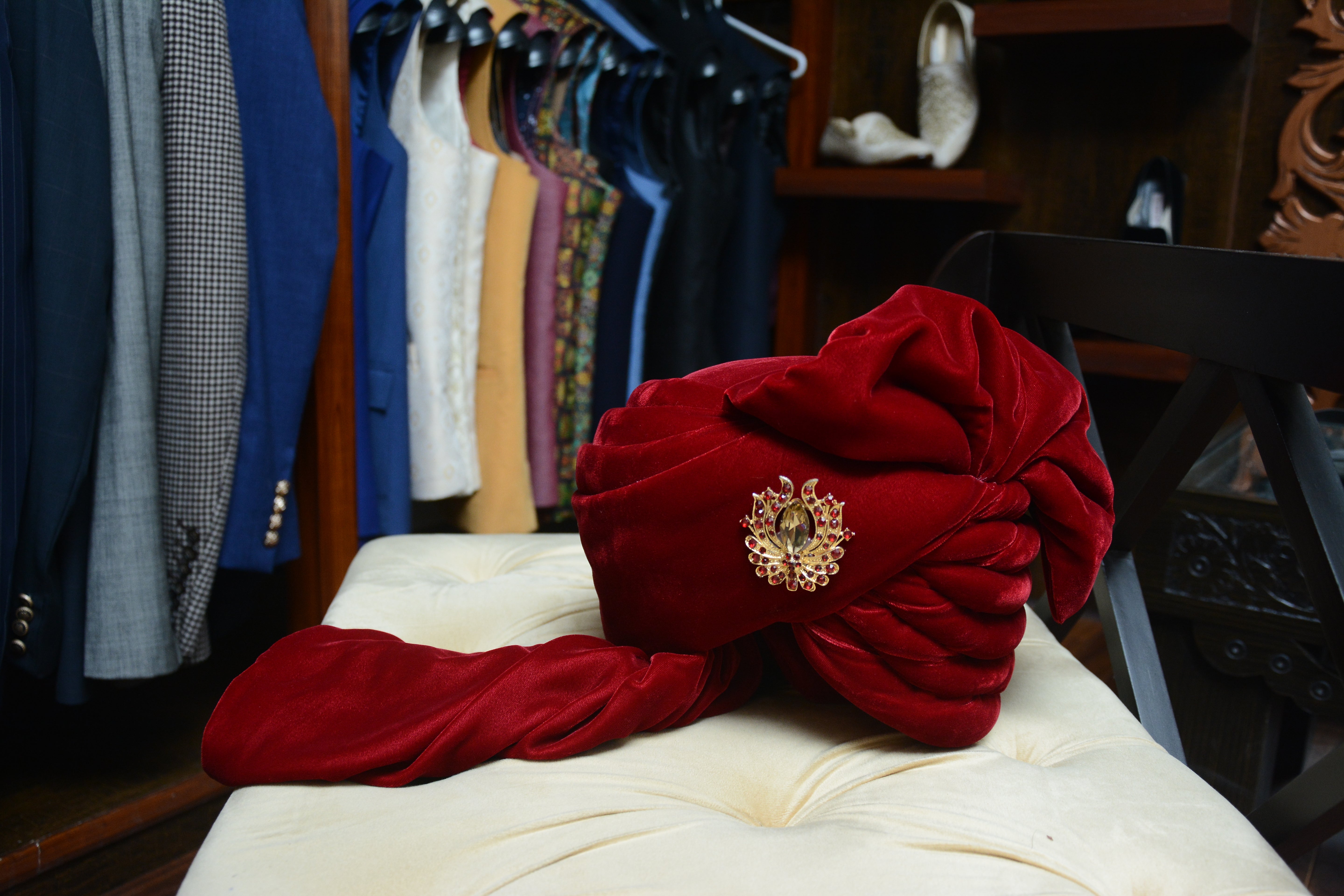Rajasthani Velvet Pagdi Soft Shimla Brooch