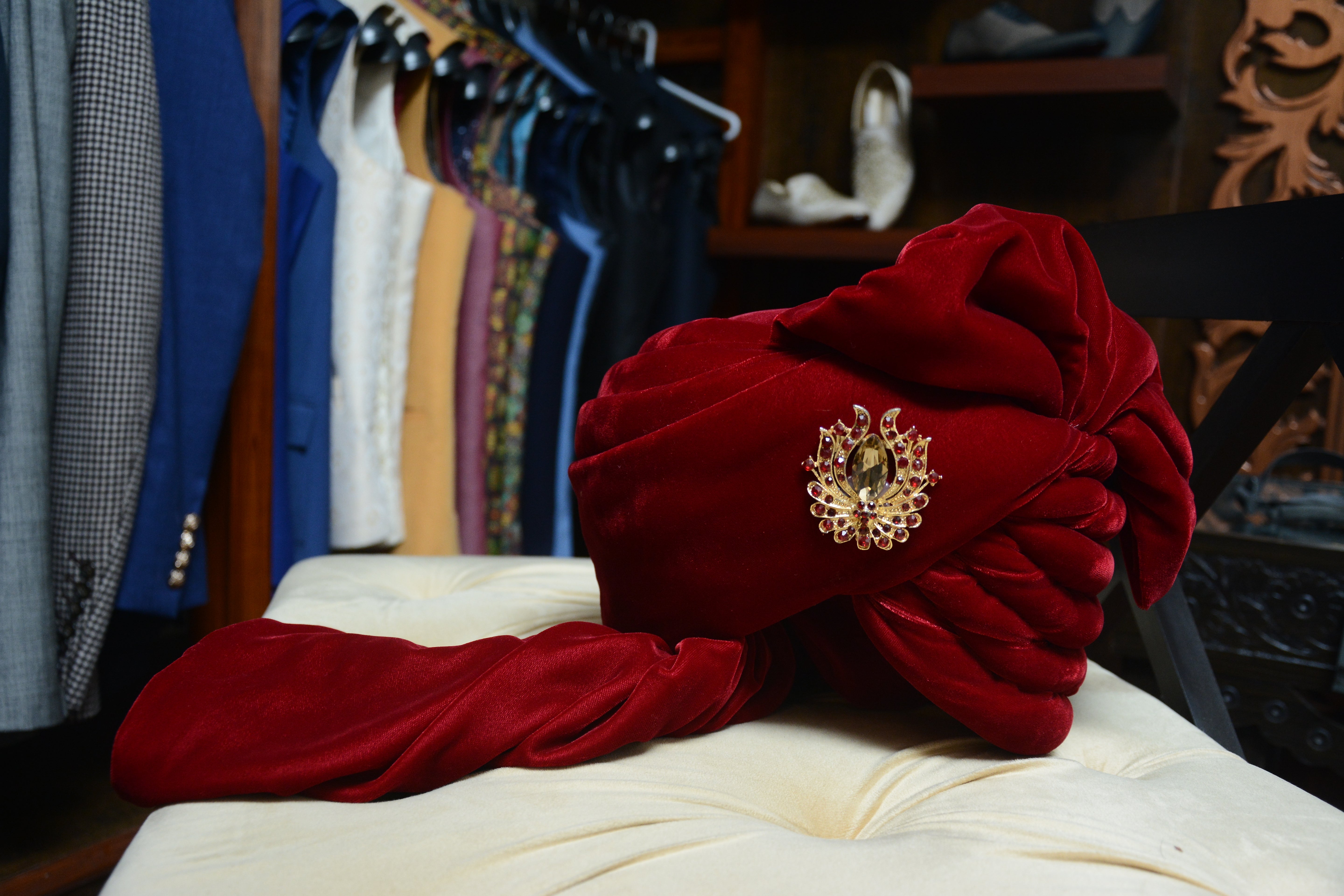 Rajasthani Velvet Pagdi Soft Shimla Brooch