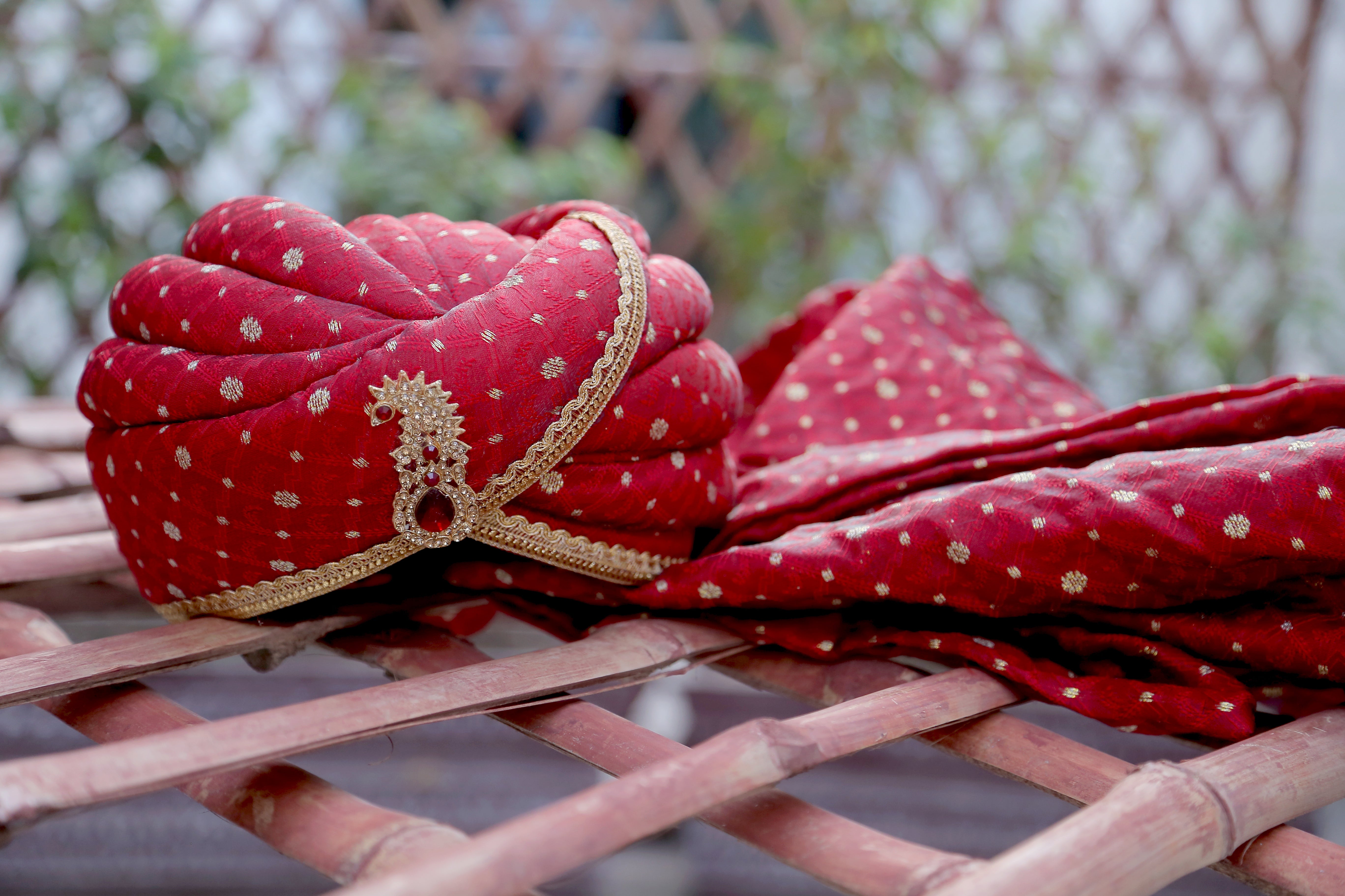 Rajasthani Pagdi Golden Lace & Brooch